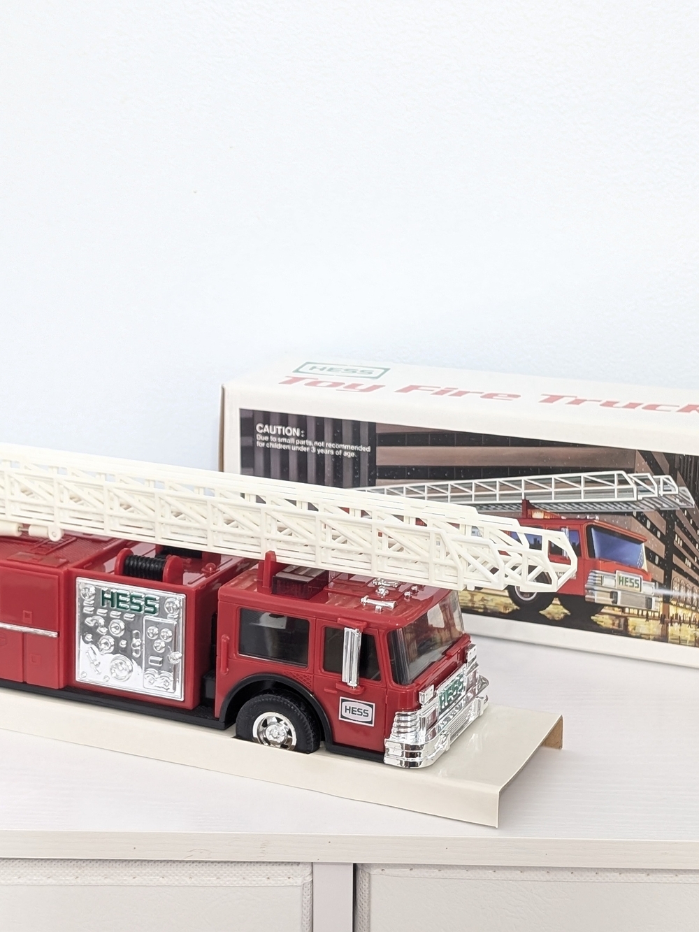 1986 Vintage Hess Toy Red Fire Truck Bank — First Edition Collectible NOS - Picture 6 of 11